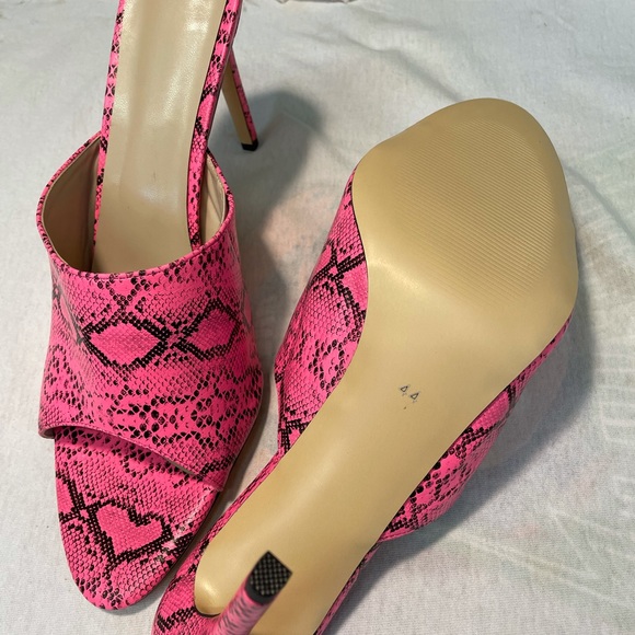 Very Sexy Pink Faux Snake Mules - Picture 5 of 6